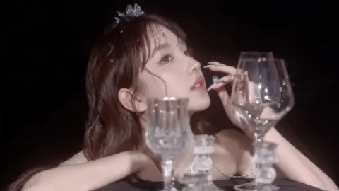 黄仁勋街头吃炸酱面